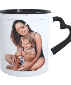 Caneca Personalizada com alça de coração e interior preto, capacidade de 325ml, ideal para presentes