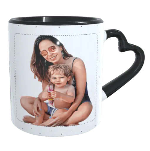 Caneca Personalizada com alça de coração e interior preto, capacidade de 325ml, ideal para presentes